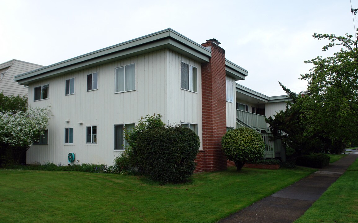 470 E 17th Ave in Eugene, OR - Building Photo