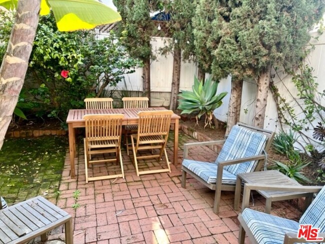 1727 1/2 Malcolm Ave in Los Angeles, CA - Building Photo - Building Photo