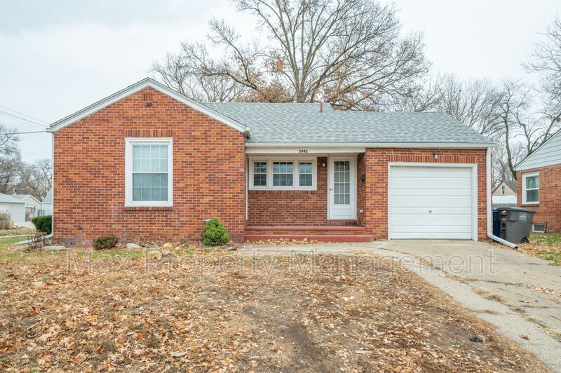 3945 Oxford St in Des Moines, IA - Building Photo