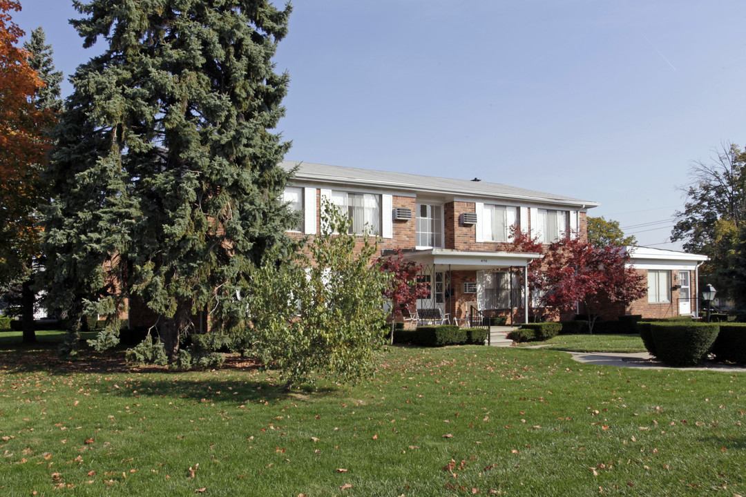 Benton Colonial in Royal Oak, MI - Foto de edificio