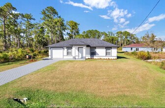 1949 Quintero Ln in Lehigh Acres, FL - Building Photo - Building Photo