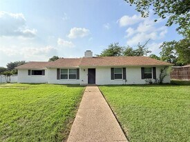 1617 Dakota Dr in Garland, TX - Building Photo