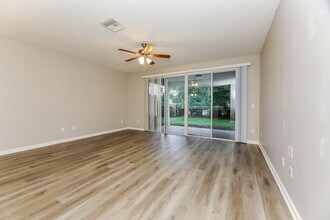 4103 Crownwood Dr in Jacksonville, FL - Foto de edificio - Building Photo