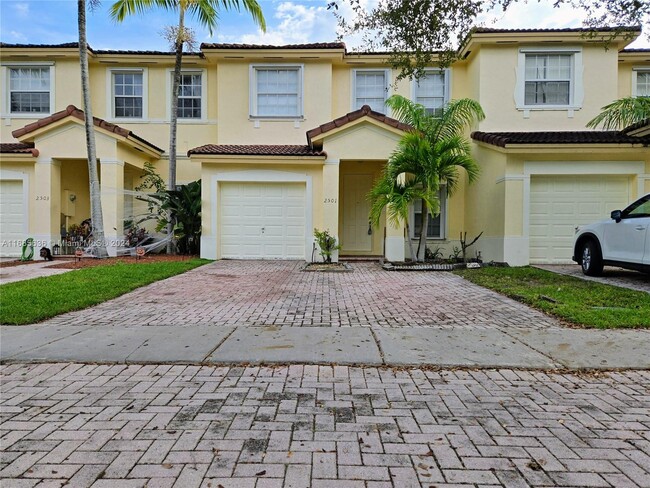 2501 NE 41st Pl in Homestead, FL - Foto de edificio - Building Photo