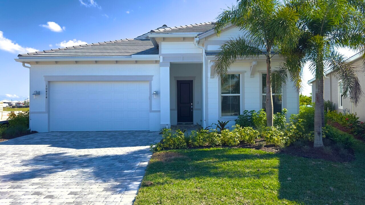 10474 Northbrook Cir in Palm Beach Gardens, FL - Building Photo