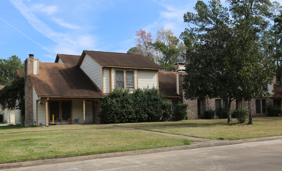 PINE VILLAGE NORTH in Houston, TX - Building Photo