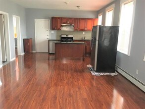 77 E 22nd St-Unit -2# in Bayonne, NJ - Building Photo - Building Photo