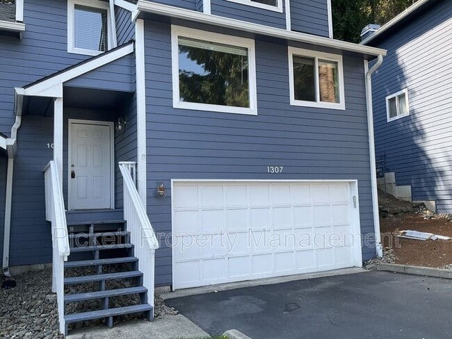 property at 1307 NW Slate Ln