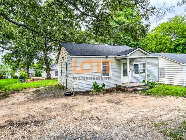 110 W Main St in Greenville, SC - Building Photo - Building Photo