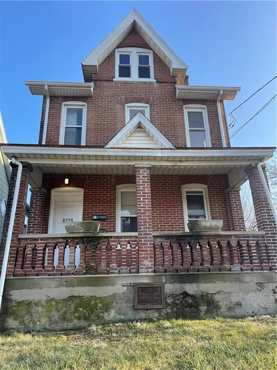 1220 Broadway in Fountain Hill, PA - Building Photo