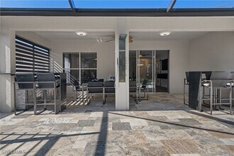 160 Stanhope Cir in Naples, FL - Foto de edificio - Building Photo