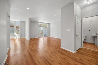 915 Kensington Ln in Livingston, NJ - Building Photo - Building Photo