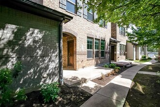 7220 Wyoming Springs Dr in Round Rock, TX - Building Photo - Building Photo