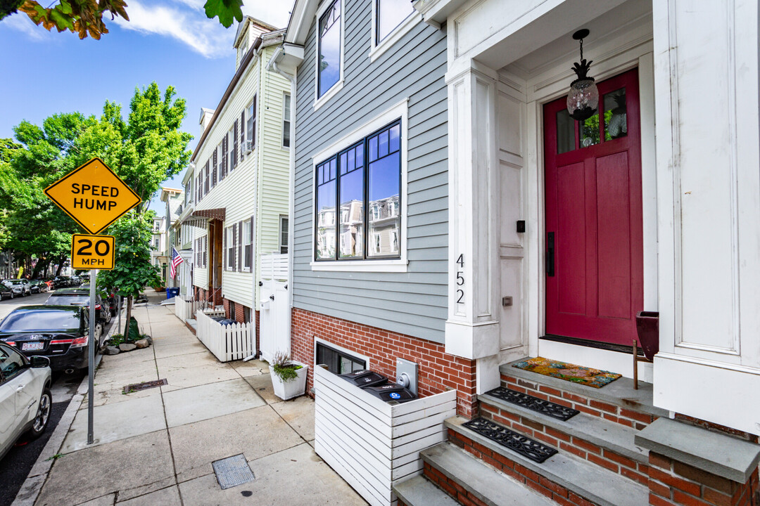 452 W 4th St, Unit 452 in Boston, MA - Foto de edificio