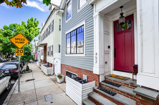 452 W 4th St, Unit 452