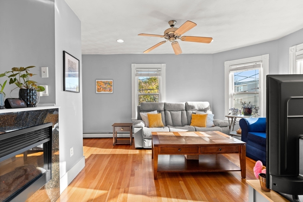 64 Grant St, Unit #2 in Somerville, MA - Foto de edificio