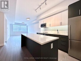 664 Spadina Ave. in Toronto, ON - Building Photo