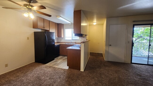 2510 Hartnell Ave, Unit 9 in Redding, CA - Foto de edificio - Building Photo