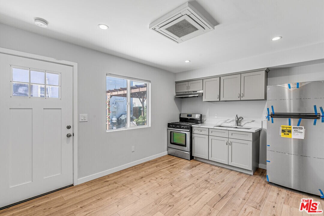 6744 Arlington Ave in Los Angeles, CA - Building Photo