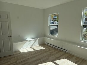 64 Pine St in Ellsworth, ME - Building Photo - Building Photo