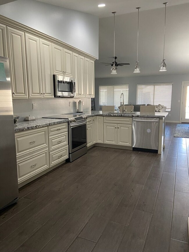 411 N Leoma Ln in Chandler, AZ - Building Photo - Building Photo