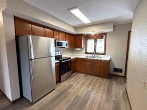 1814 Spruce Dr, Unit 2 in Red Wing, MN - Foto de edificio - Building Photo