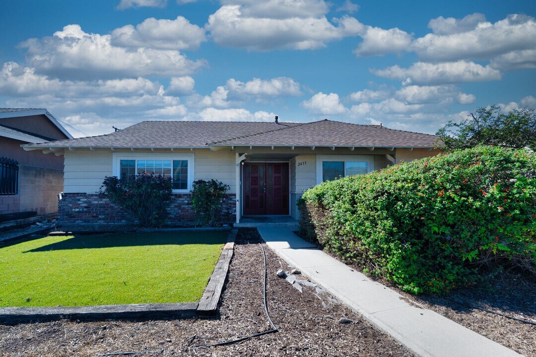 2433 Ablano Ave in Rowland Heights, CA - Building Photo