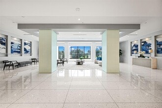 20335 W Country Club Dr in Aventura, FL - Foto de edificio - Building Photo