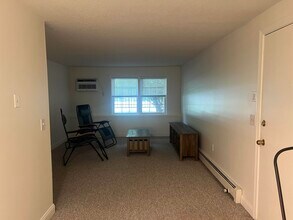 402 White Cedar Blvd in Portsmouth, NH - Building Photo - Building Photo