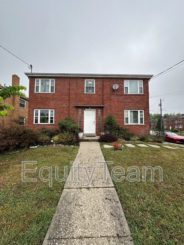 property at 3918 E Gatewood Ln
