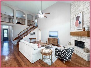4945 Grinstein Dr in Fort Worth, TX - Foto de edificio - Building Photo