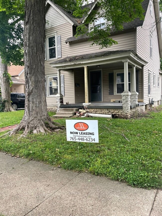 property at 912 W Pike St