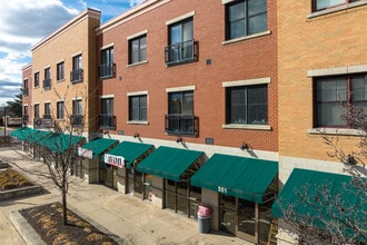 543-551 Pontiac Trail in Walled Lake, MI - Building Photo - Building Photo