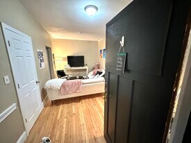 68 Egmont St, Unit 5 in Brookline, MA - Building Photo