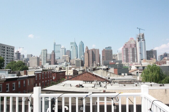 763 S 15th St, Unit 3 in Philadelphia, PA - Foto de edificio - Building Photo