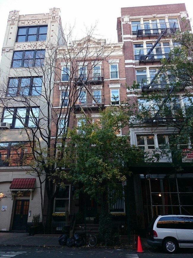 77 Barrow St in New York, NY - Building Photo - Building Photo