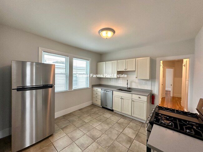 69 Raymond Ave, Unit 1R in Somerville, MA - Building Photo - Building Photo