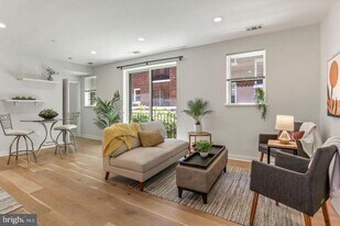 129 W St NW in Washington, DC - Building Photo