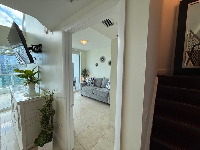 41 SE 5th St, Unit BORS 2308 in Miami, FL - Building Photo - Building Photo