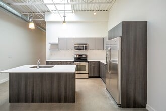 21 and View in Salt Lake City, UT - Foto de edificio - Building Photo