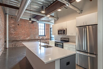 The John Kam Malt House in Buffalo, NY - Foto de edificio - Interior Photo