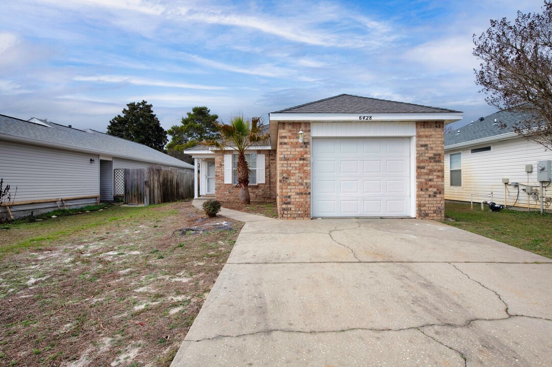 6428 Starfish Cove in Gulf Breeze, FL - Building Photo