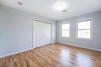 4 Dodd St in Bloomfield, NJ - Foto de edificio - Building Photo
