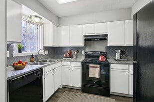 ReNew Greenway in Houston, TX - Building Photo