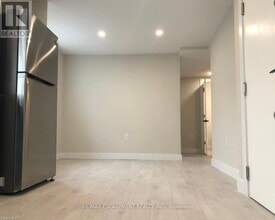 7 Chalmers St in St Catharines, ON - Building Photo - Building Photo