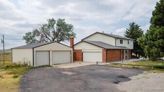 11448 Singing Hills Rd in Parker, CO - Building Photo