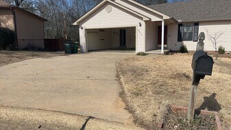 8215 Tall Oaks in Sherwood, AR - Building Photo