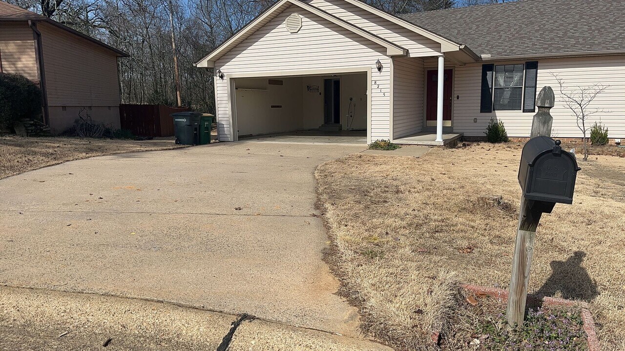 8215 Tall Oaks in Sherwood, AR - Building Photo