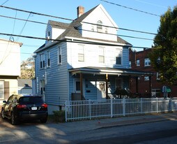 14 N Water St in Greenwich, CT - Building Photo
