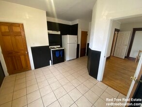 12 Douglas Ave, Unit 1 in Somerville, MA - Foto de edificio - Building Photo